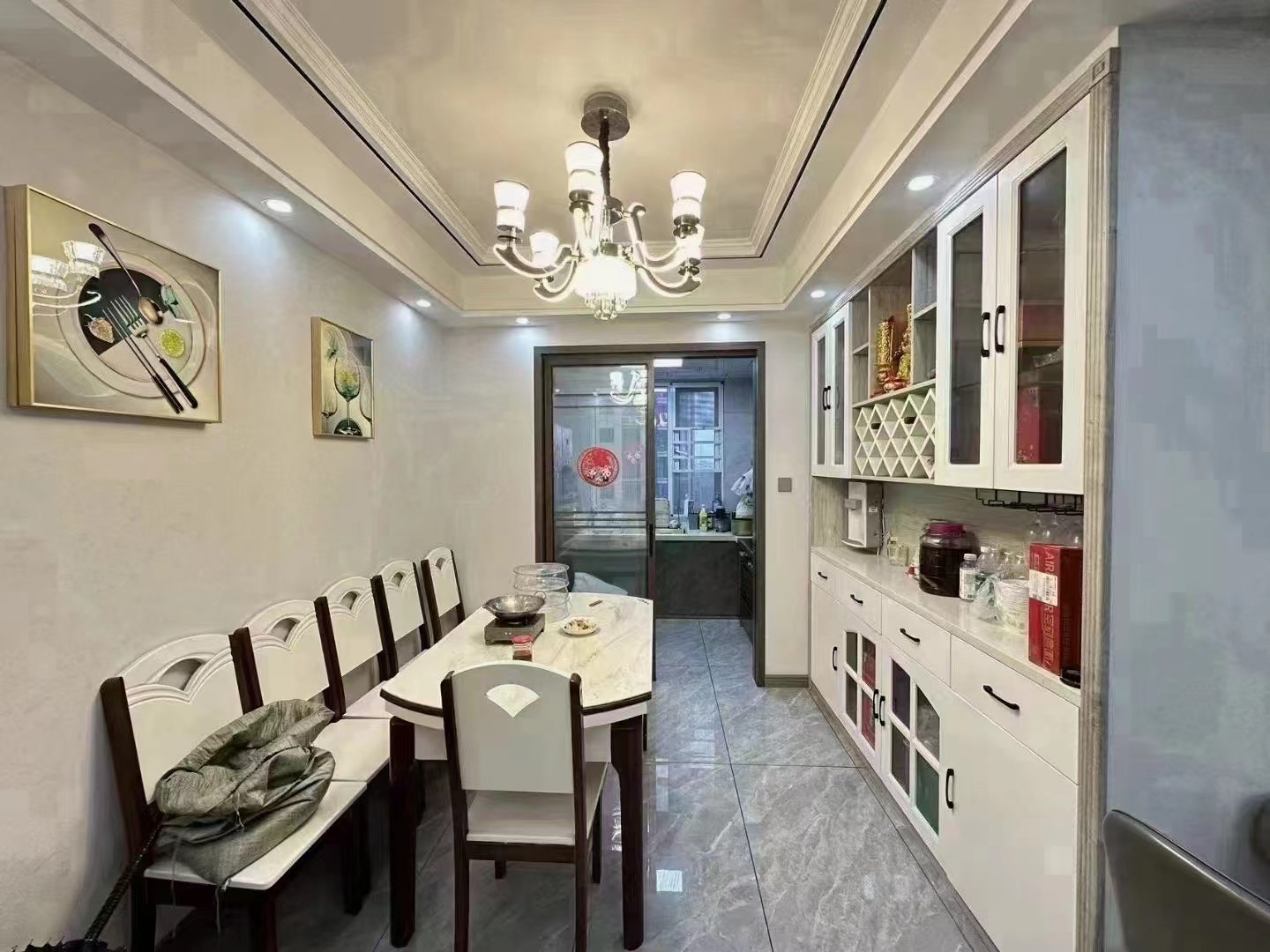 业主亏本出，城南精装三房，实验三xiao旁，装修9.9成新，