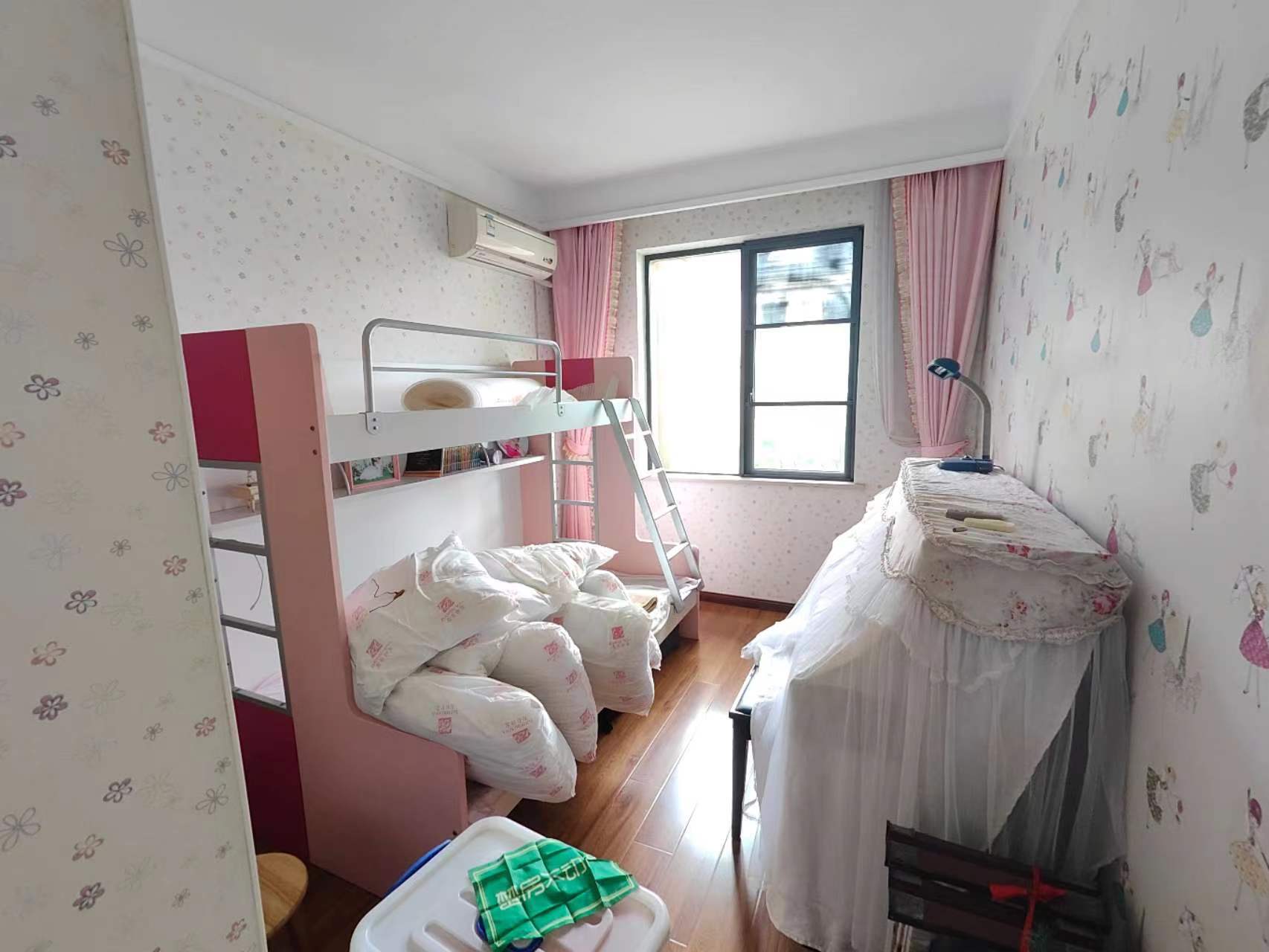 绿地华庭麓城精装大三房，全屋品牌家具家电，拎包入住，看房方便