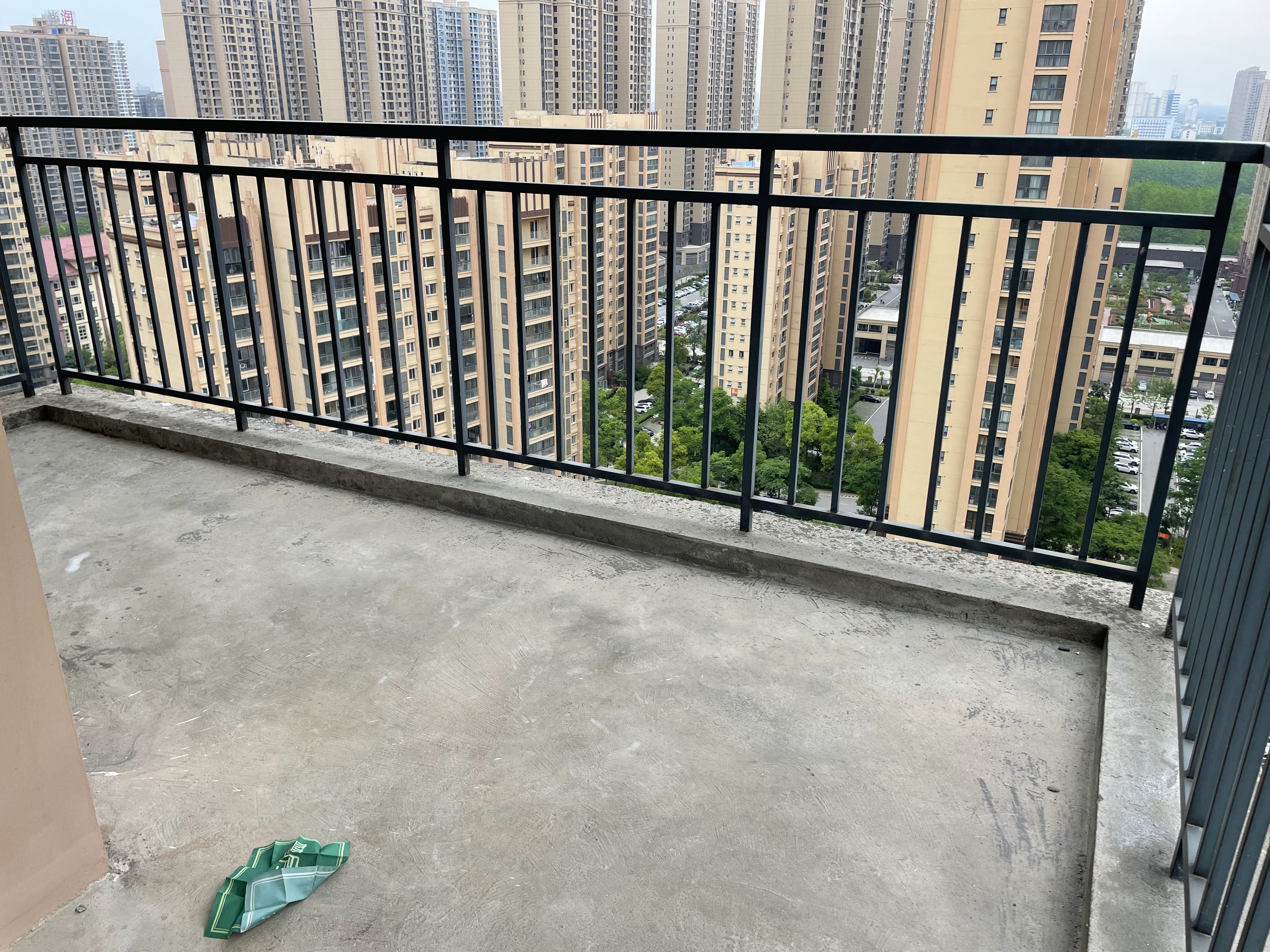 满庭春192平大平层毛坯湖景房没有不喜欢的道理带车位