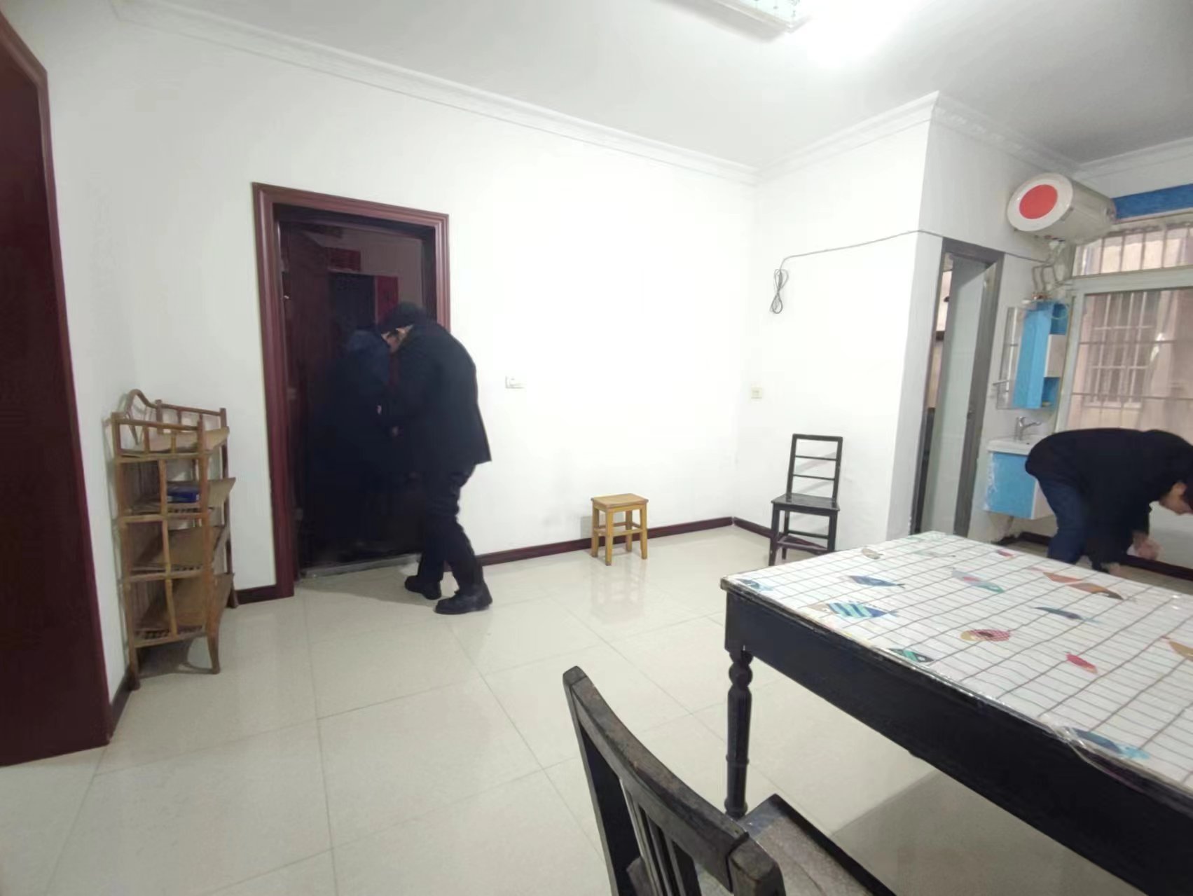 四中后面机械厂宿舍.精装三房.证件满二.看房方便