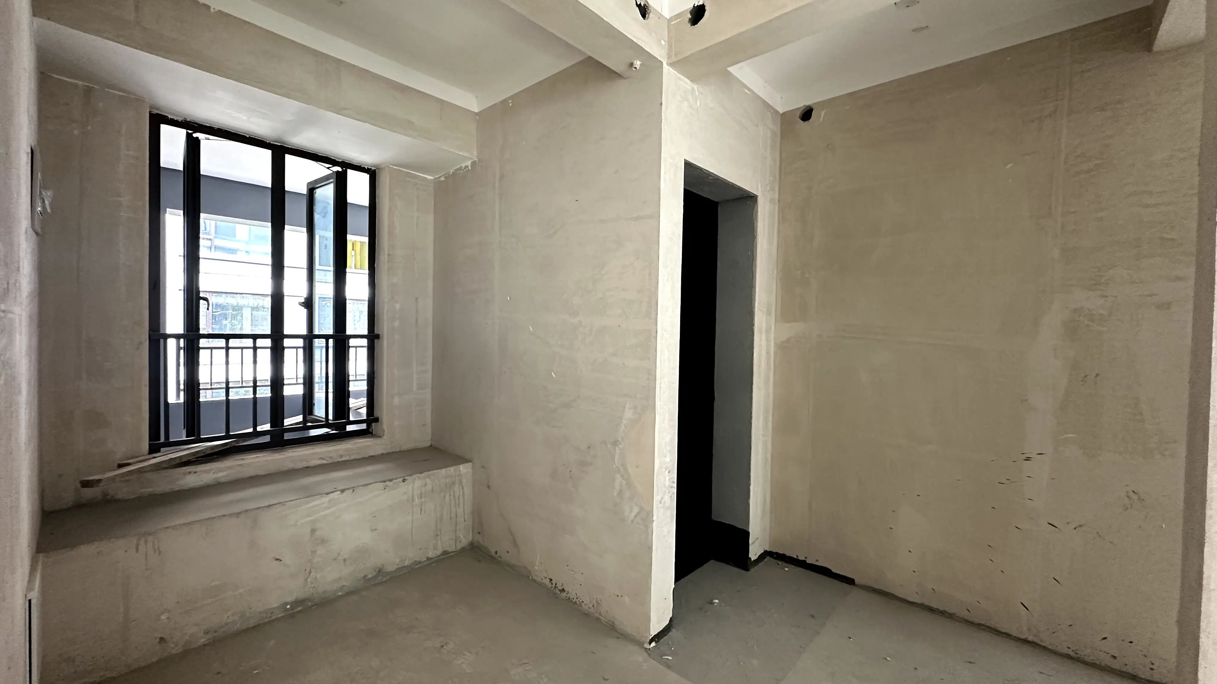 吾‮下悦‬叠，‮车带‬位，实际得房率500多平，上下4层，带院子100＋