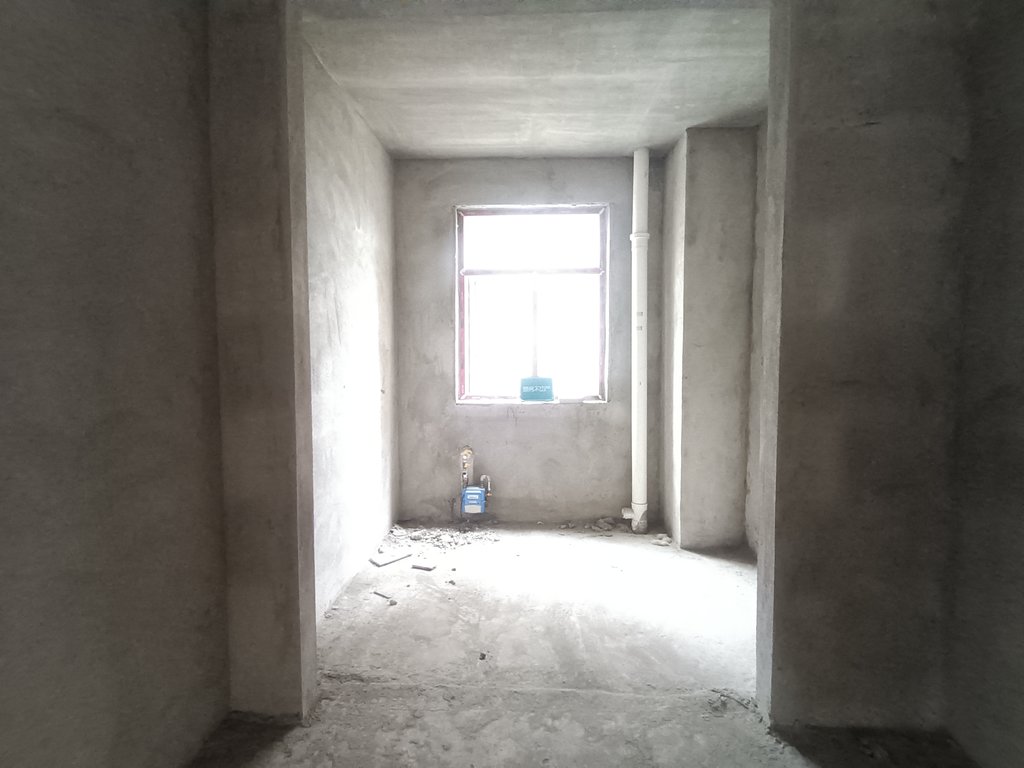 沔阳公馆毛坯四房南北通透户型方正看房方便诚心出售