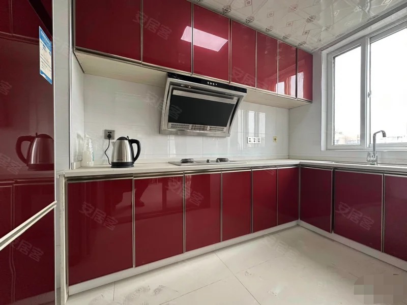 380，降价了，捡漏，翰林公馆，精装4房2厅2卫，单价3846，老证，诚心出售