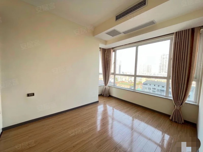 和合国际，精装三房，九成新，电梯10楼，南北通透，家电齐全，采光好，证满二