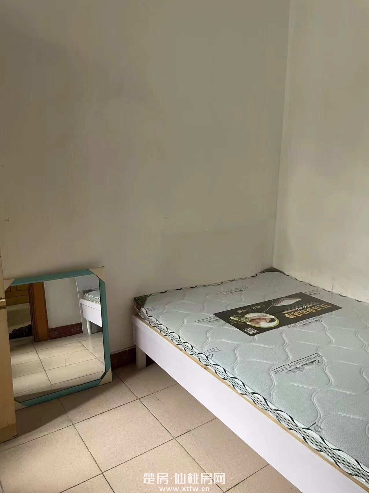 80平方三室两厅，家电厨房齐全，可拎包入住