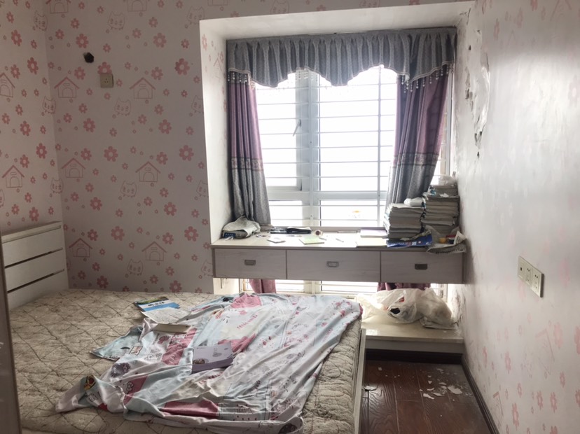 福星城精装三室两厅两卫，120平，证满2