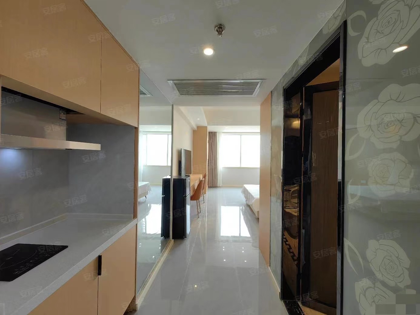 76，纽芬兰，电梯好楼层，建面50多个平方，手付一万。总价22个包过户