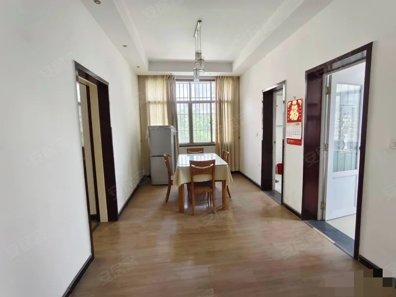 三丰鼎城对面，步梯2楼，大院子好停车，带地下室，楼龄新