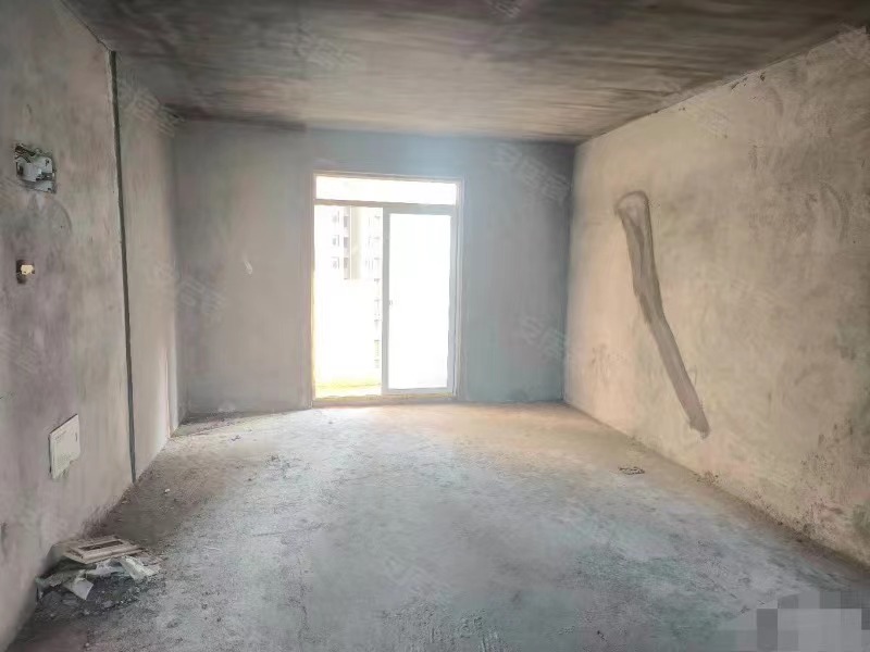 256，城南 ，沔阳旁，手付1万 紫金城，单价4300，中间好楼层，毛坯大三房