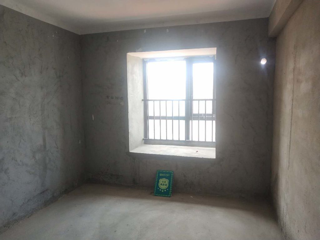 城南新区都市高尔夫毛坯三房两卫边户好楼层一手网签价格便宜非常优质 看房