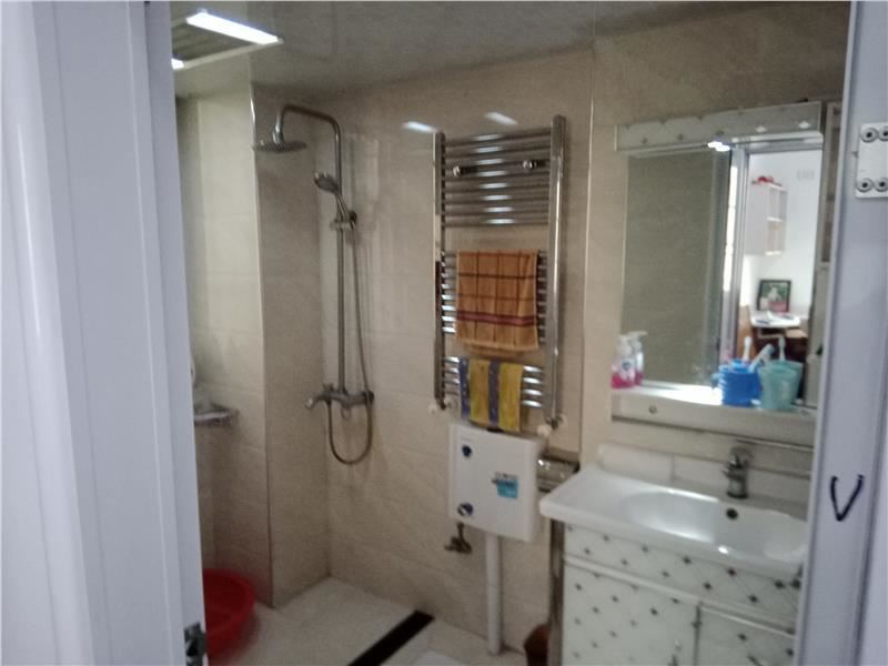 翰林公馆一中正对面，精装修三房，拎包入住，陪读自住，好的狠，看房方便