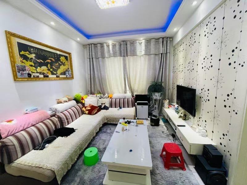 天下城市星座，成色新，品质装修家居家电齐全，中高楼层，采光很好，诚心出售！！