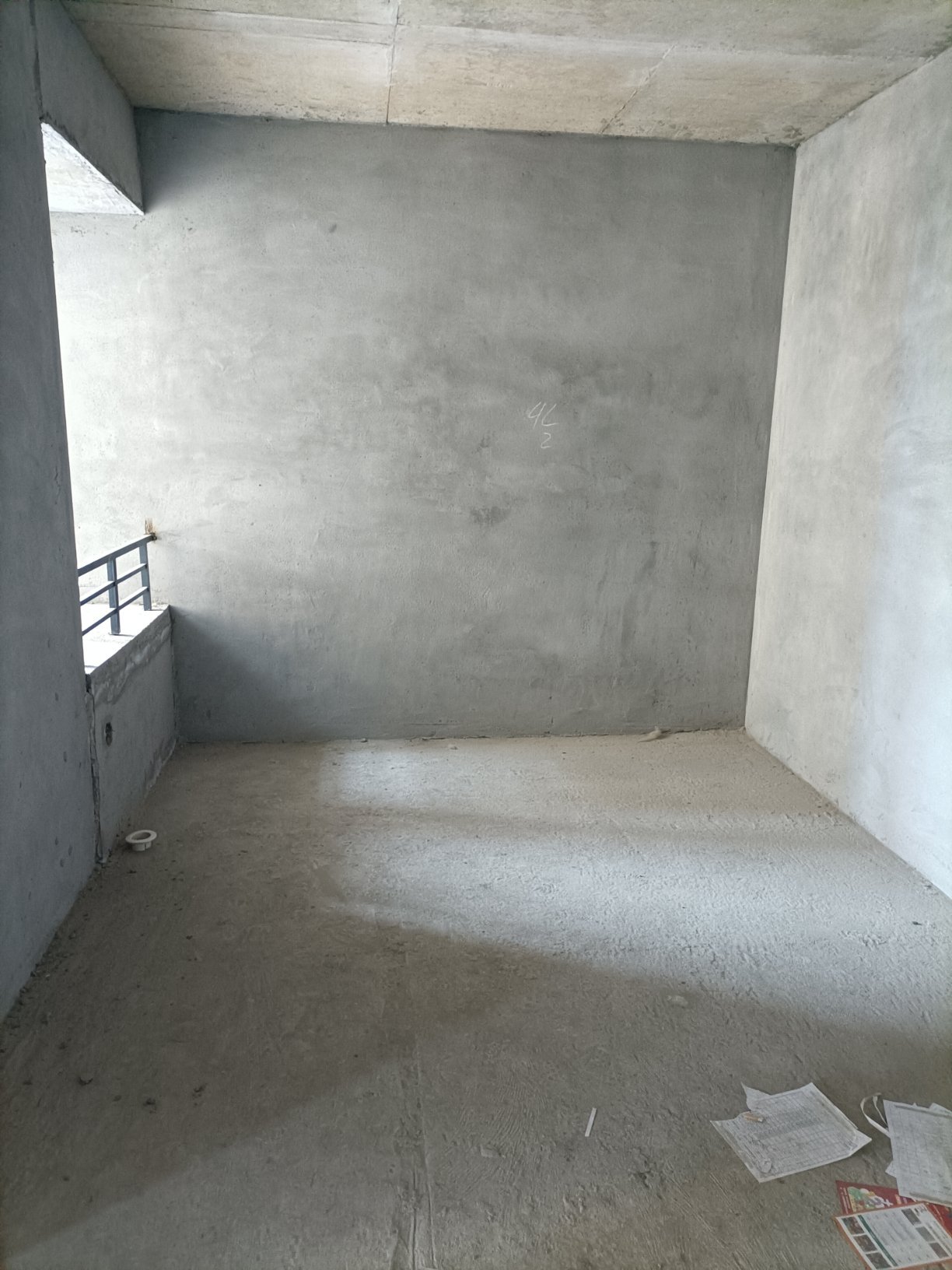 满庭春毛坯两房，证满两年。