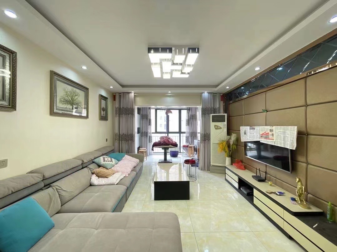 70， 捡漏！！满庭春，带供暖，精装大三房边户 ，单价5500，电梯小高层，好楼层