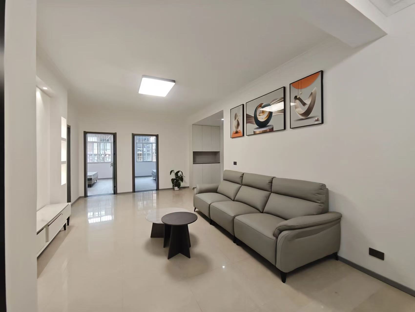 急售，有证！步行街3楼，精装3房2卫，还带地下室15平