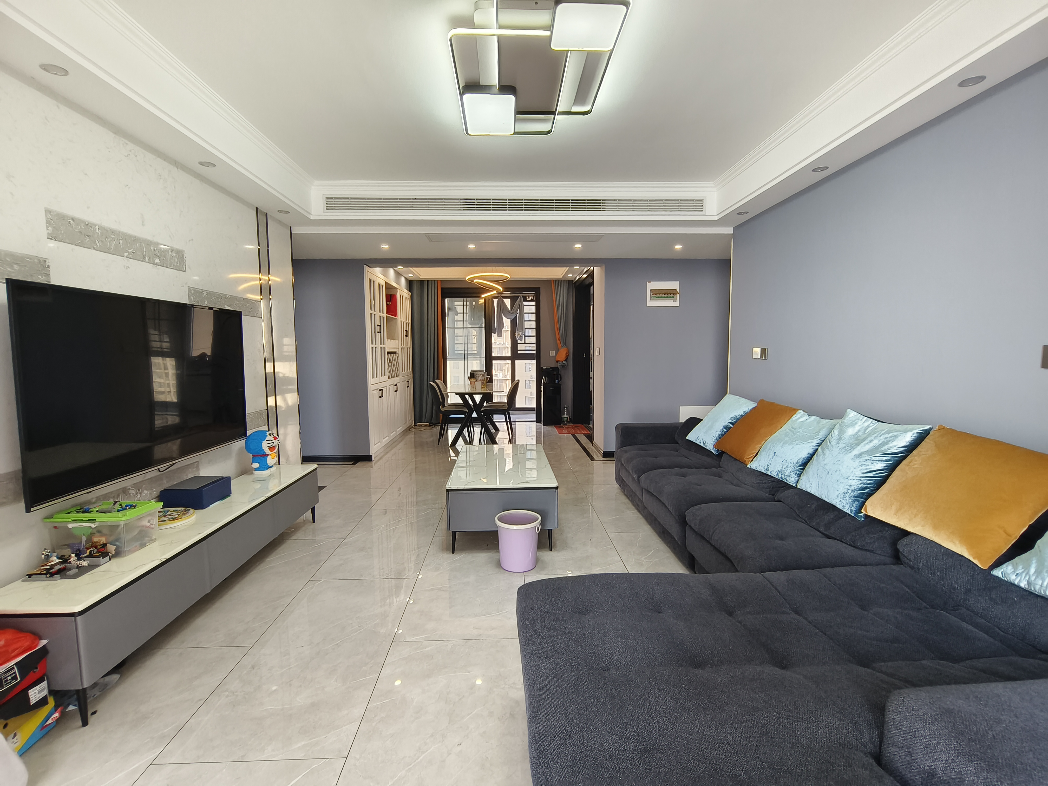 满庭春.精装三房.房子成色新.看房方便