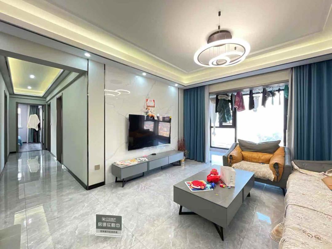 降价了，沔街头上，润泽天下，9.9成新，精装3房2卫，拎包即住。满二，好楼层