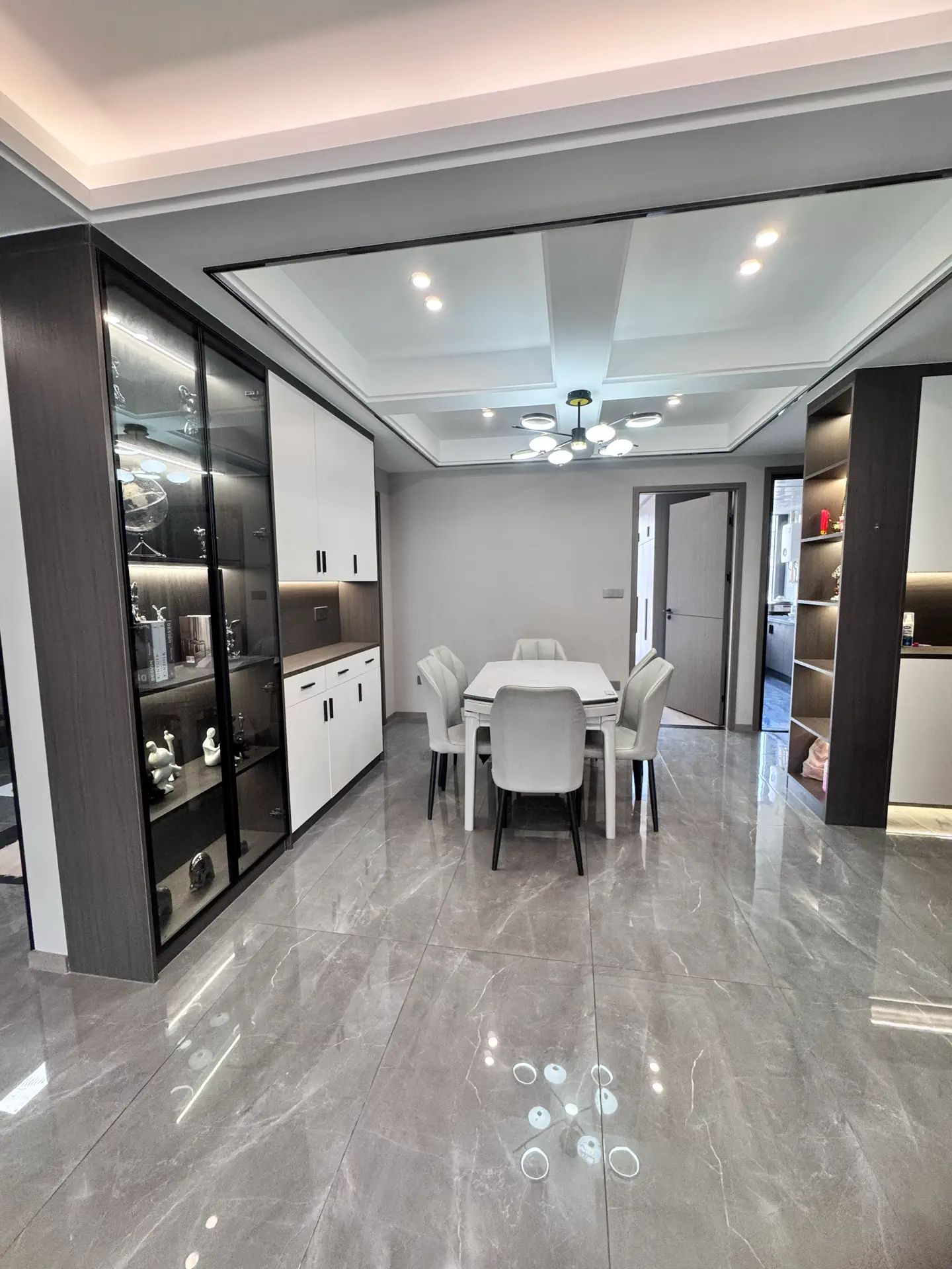 降价了，亏本出售，城南，元泰未来城C区，9.9成新，边户，精装三房两卫，诚心出售