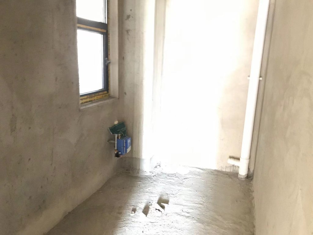 鸣森学府名都满庭春对面毛坯三房电梯中层看房方便房东诚意出售可按揭