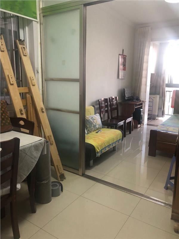 一中对面精装修房诚信出租家电齐全拎包入住