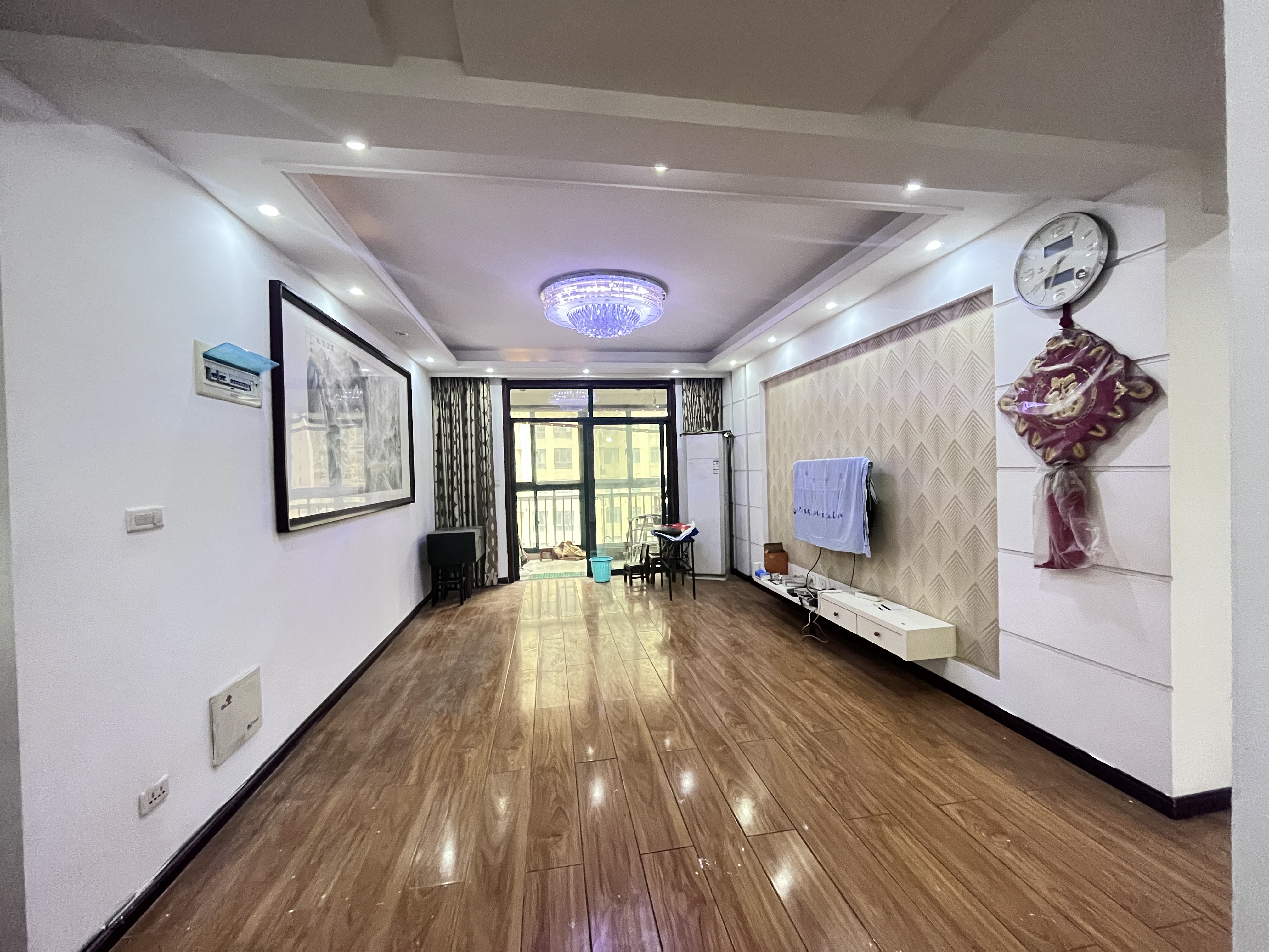 新城一号.简装三房边户.证件满二.看房方便