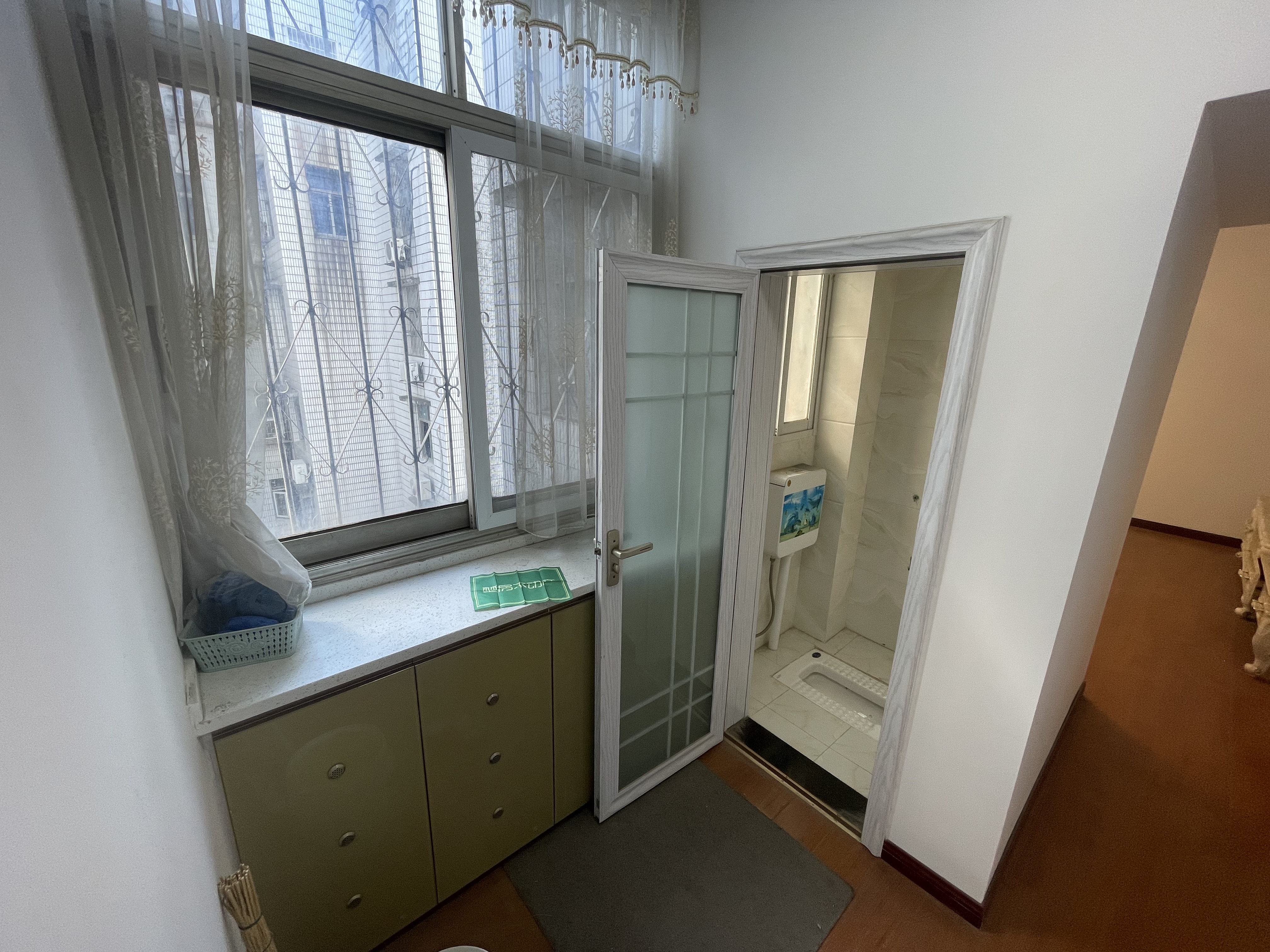 农委宿舍四房武商对面步梯好楼层新装修采光好小区院子大好停车