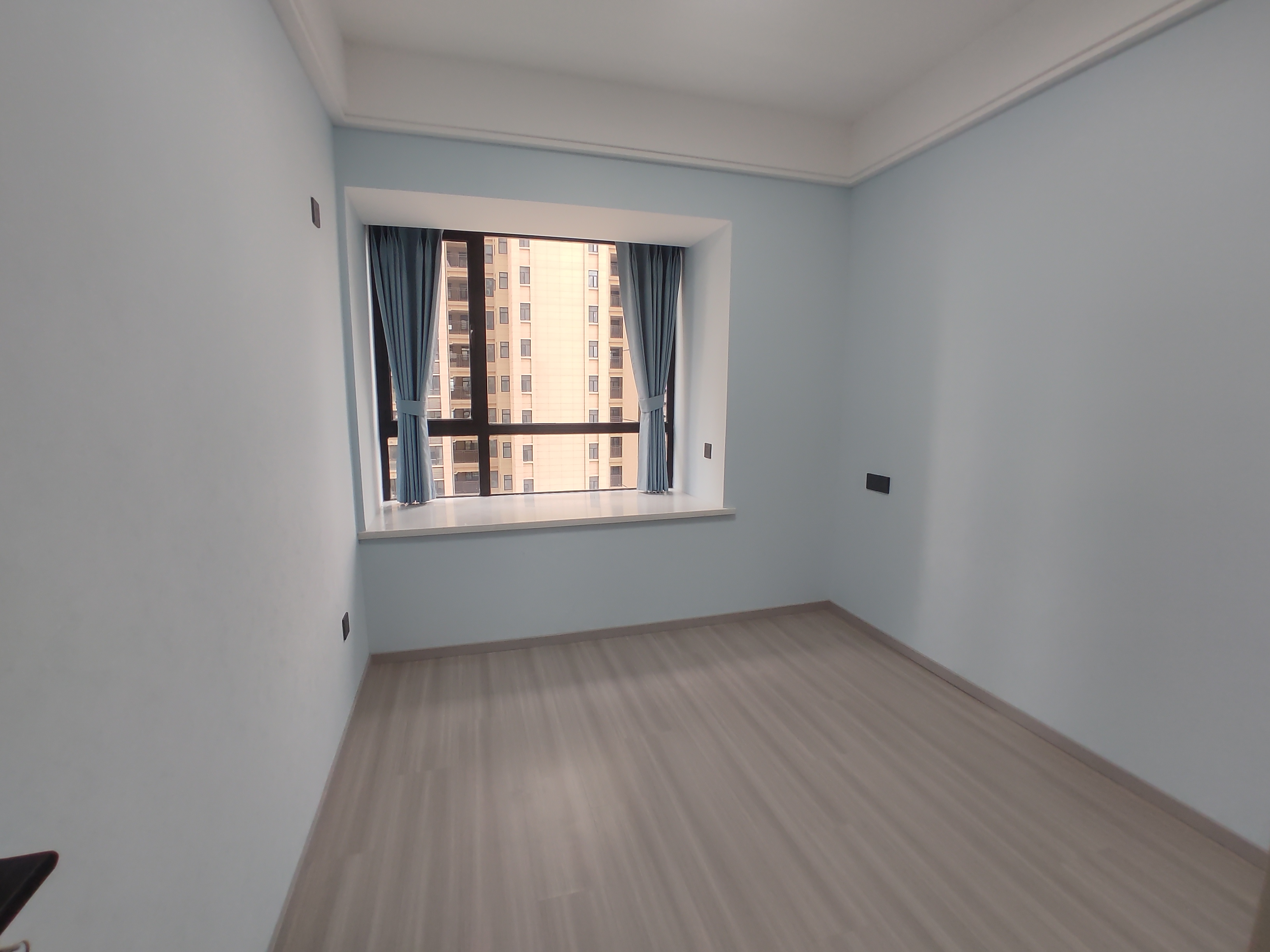 御湖世家全新精装三房阳光楼楼间距宽小区绿化覆盖广现房送车位