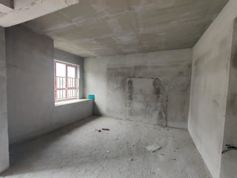 沔阳公馆 毛坯三房 中间楼层  采光好  对面就是小学  三中也很近