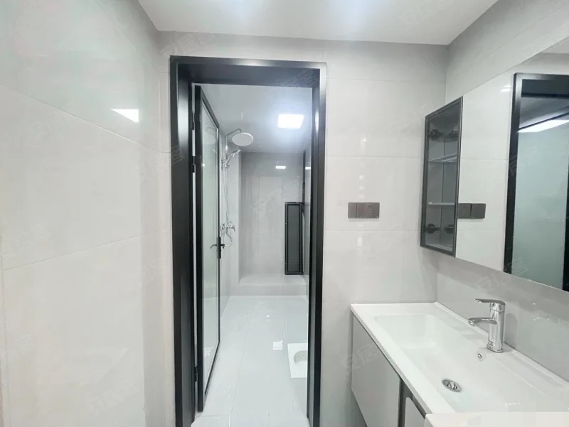 检漏，御湖世家，湖景房，电梯好楼层21楼，全新精装三房二，送车位，过户费只交契税5700