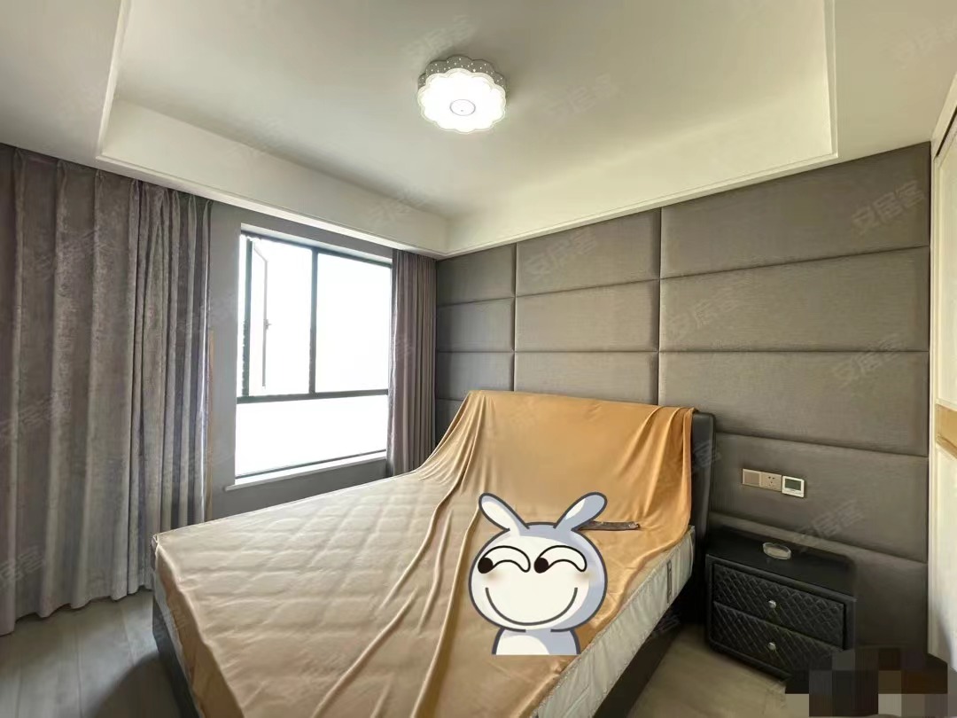 湖景房，仙女湖畔，精装大四房，全屋地暖，品牌装修，东边户