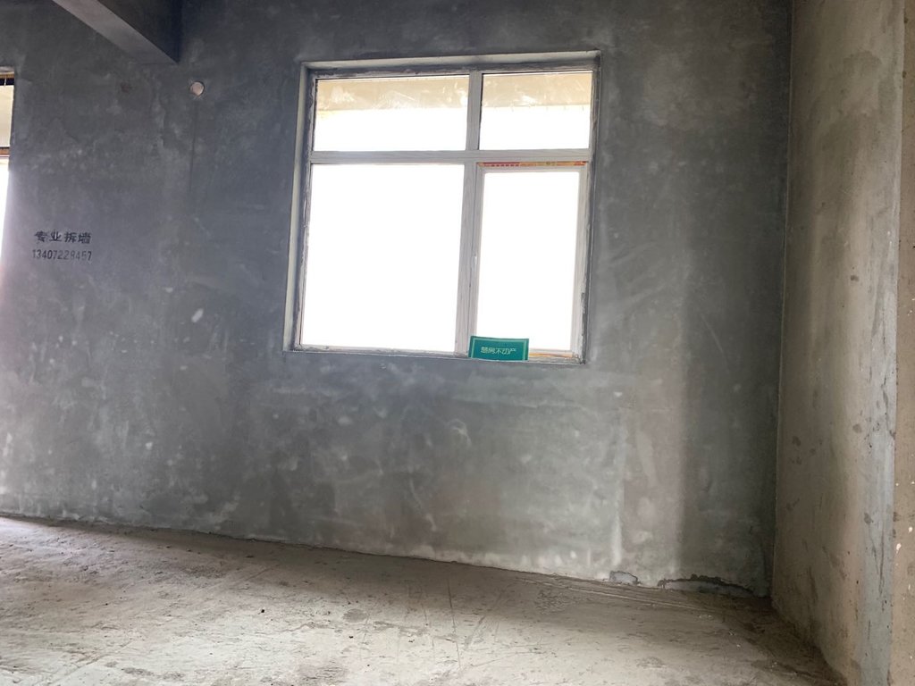 领秀城，毛坯大三房，好楼层，看房方便！