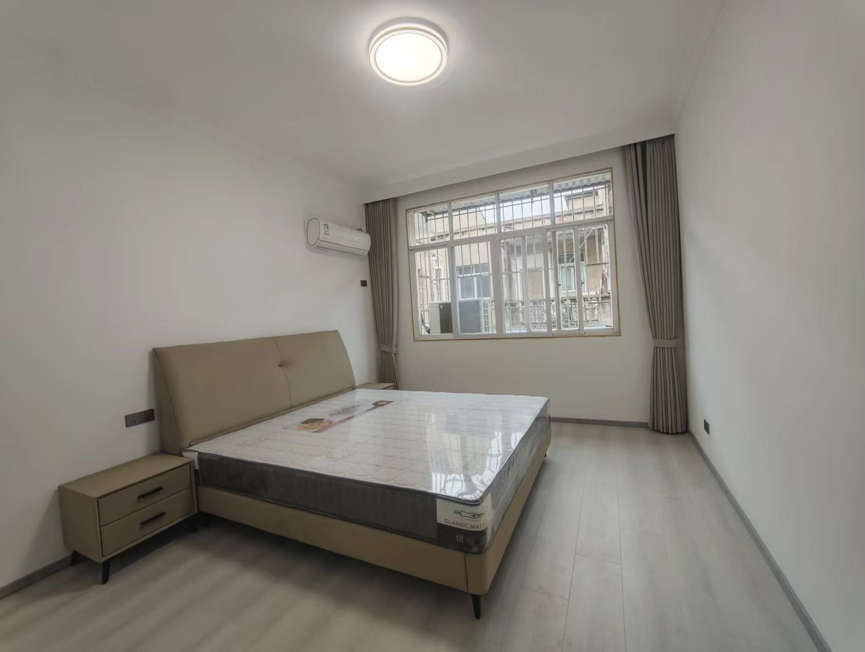 急售，有证！步行街3楼，精装3房2卫，还带地下室15平