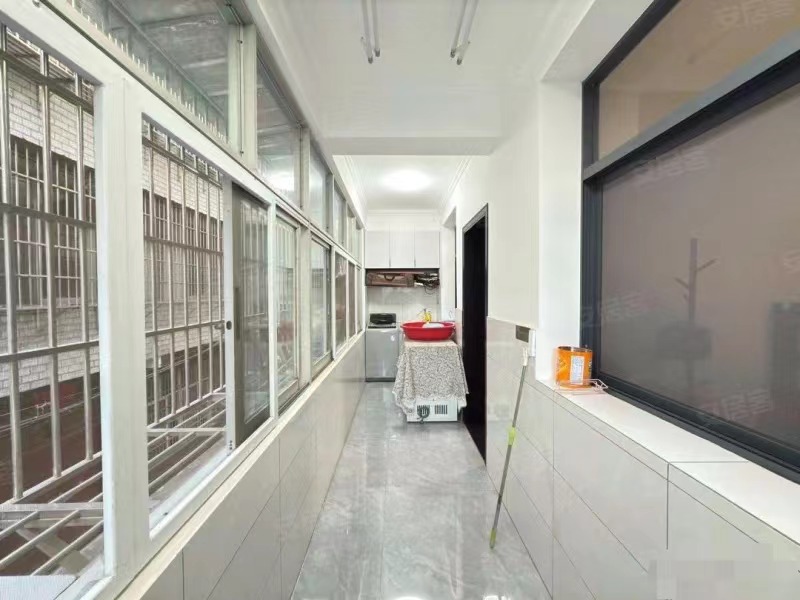 264.，车站附近，复州花园旁，精装三房，好楼层步梯2楼，9.9成新，有证！