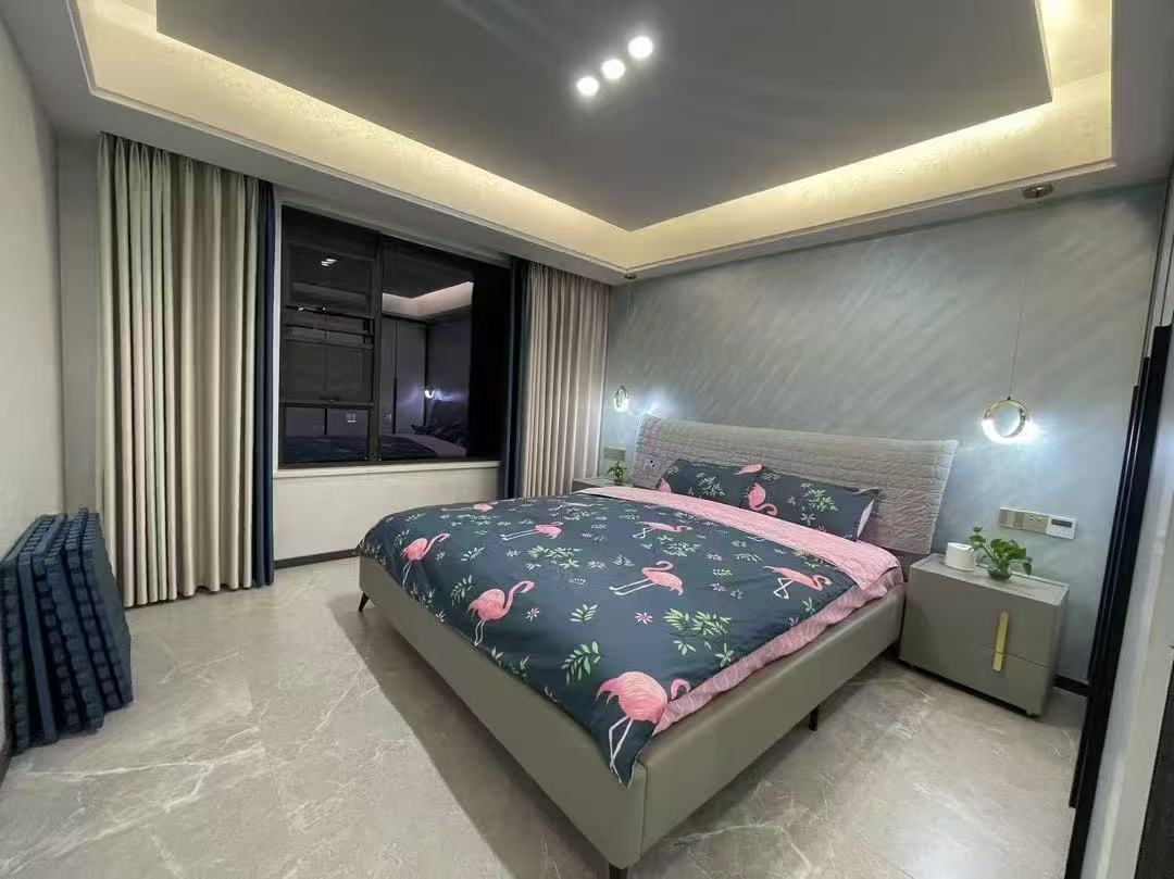 荣怀极地世家.精装四房.全新装修.看房方便