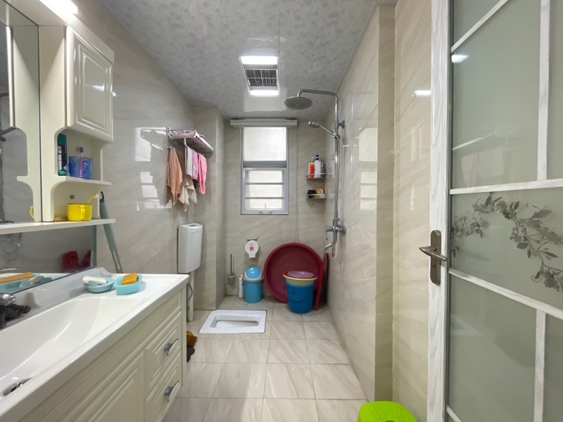 城西仙小旁，满庭春精装三房，边户双阳台，户型非常不错，成色还可以，现毛坯价出售