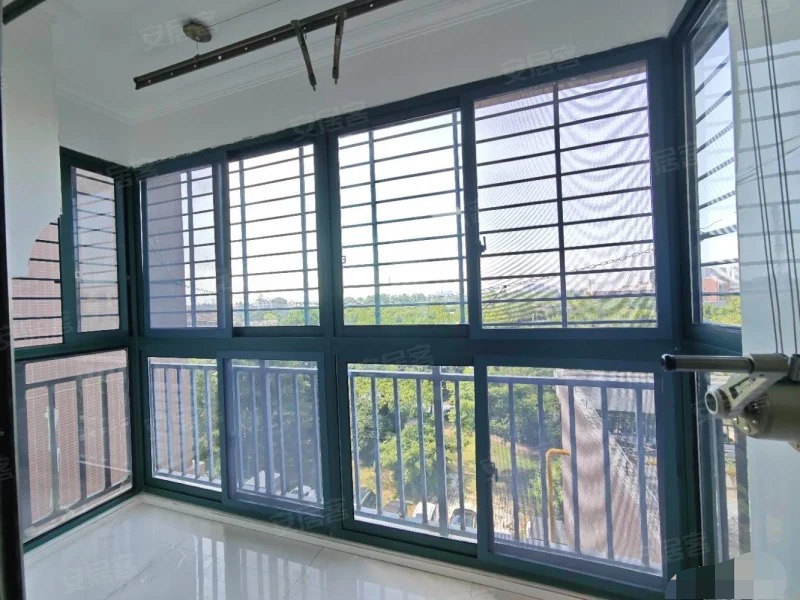 降价了。捡漏，一中对面，漫城林语，单价4100，精装三房，电梯中间楼层，成色新，急售