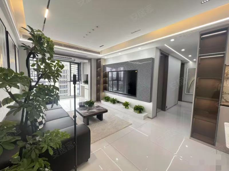 降价了，风和日丽，精装三房两卫，单价5400+，全新装修，送车位，双书包，凤凰层