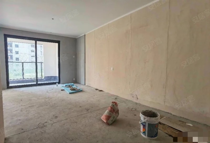 业主急售，吾悦广场，chao便宜一套，现房，毛坯三房，能接受2楼来看