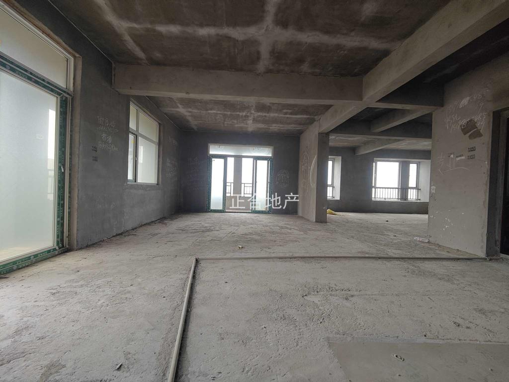 城南 ，新三中旁 ，元泰未来城 ，超大转角阳台，大平层，单价4800，送车位 一梯一户 ,