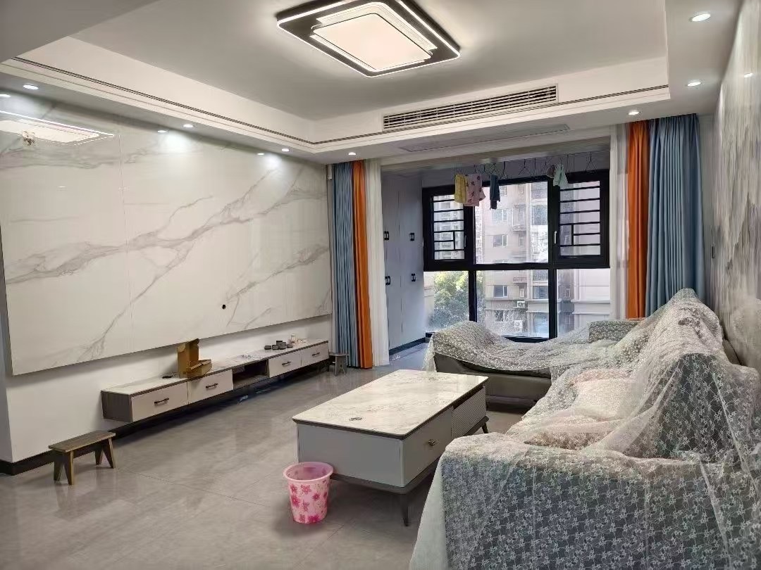 新妇幼旁，锦绣江山，精装3房2厅2卫 ，9.9成新,，双阳台，证满二，南北通透