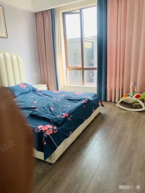 237，城西，天然氧吧，绿地华庭，精装九成新，洋房送大露台，证满二，南北通透