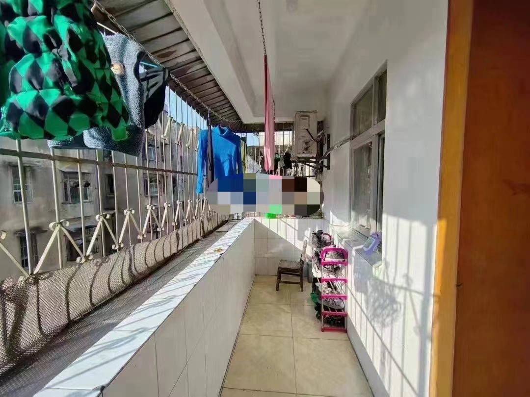 52，四中旁，精装三房，23.5万！23.5万！有证，​速度约