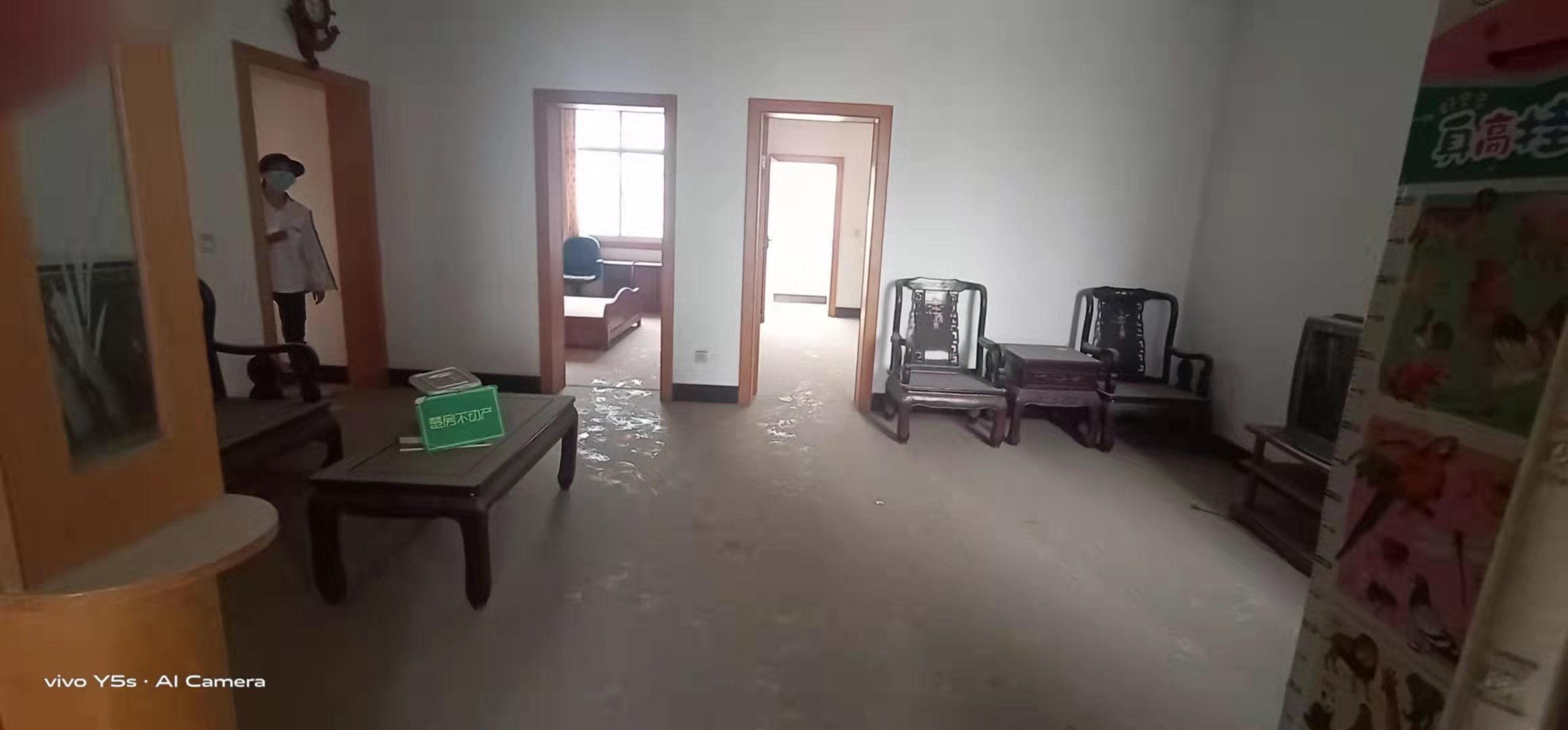 实验二小对面凤凰小区，交通便利，生活方便