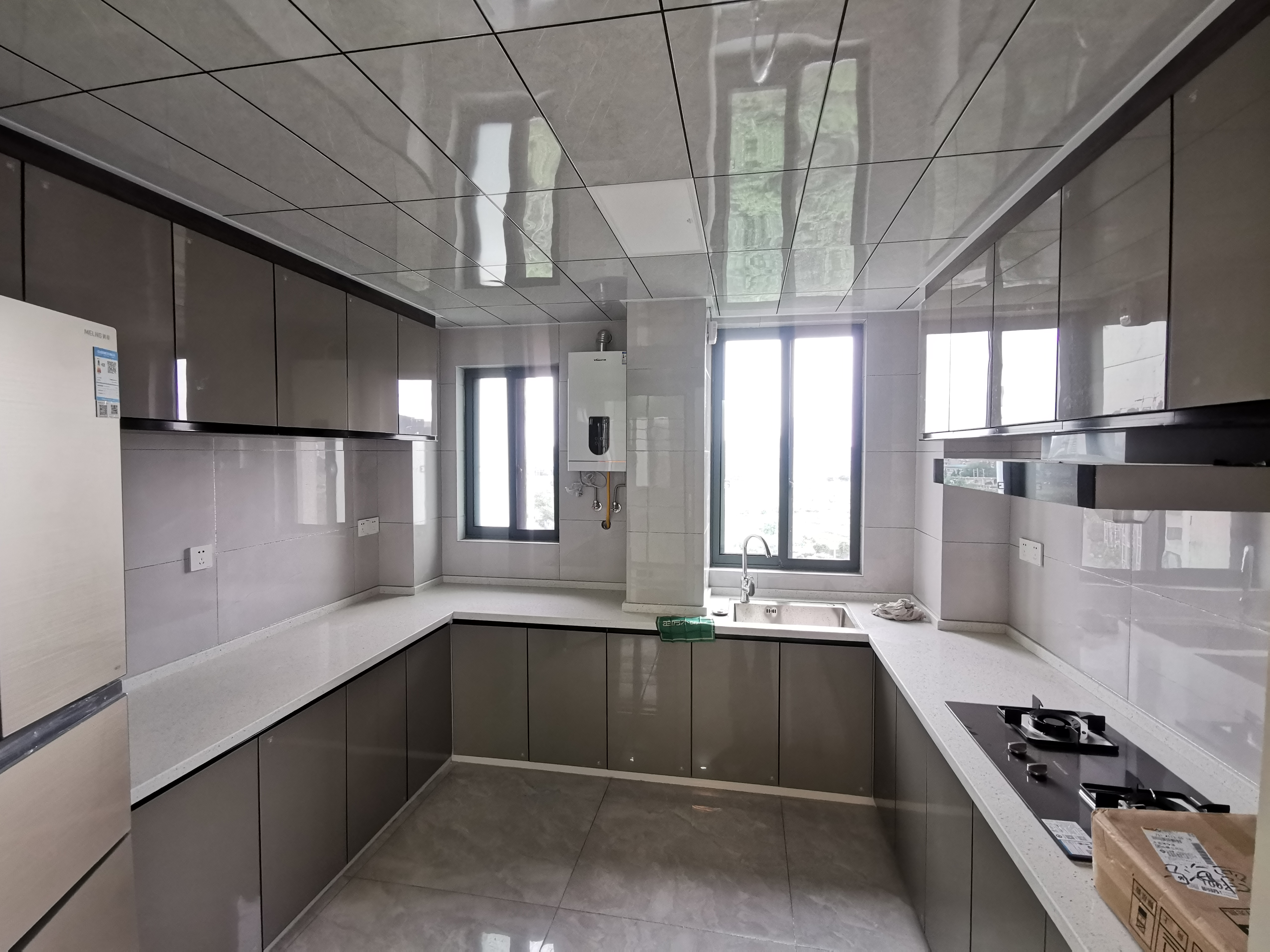 水云间大型社区阳光充足精装楼简约大气的江景房