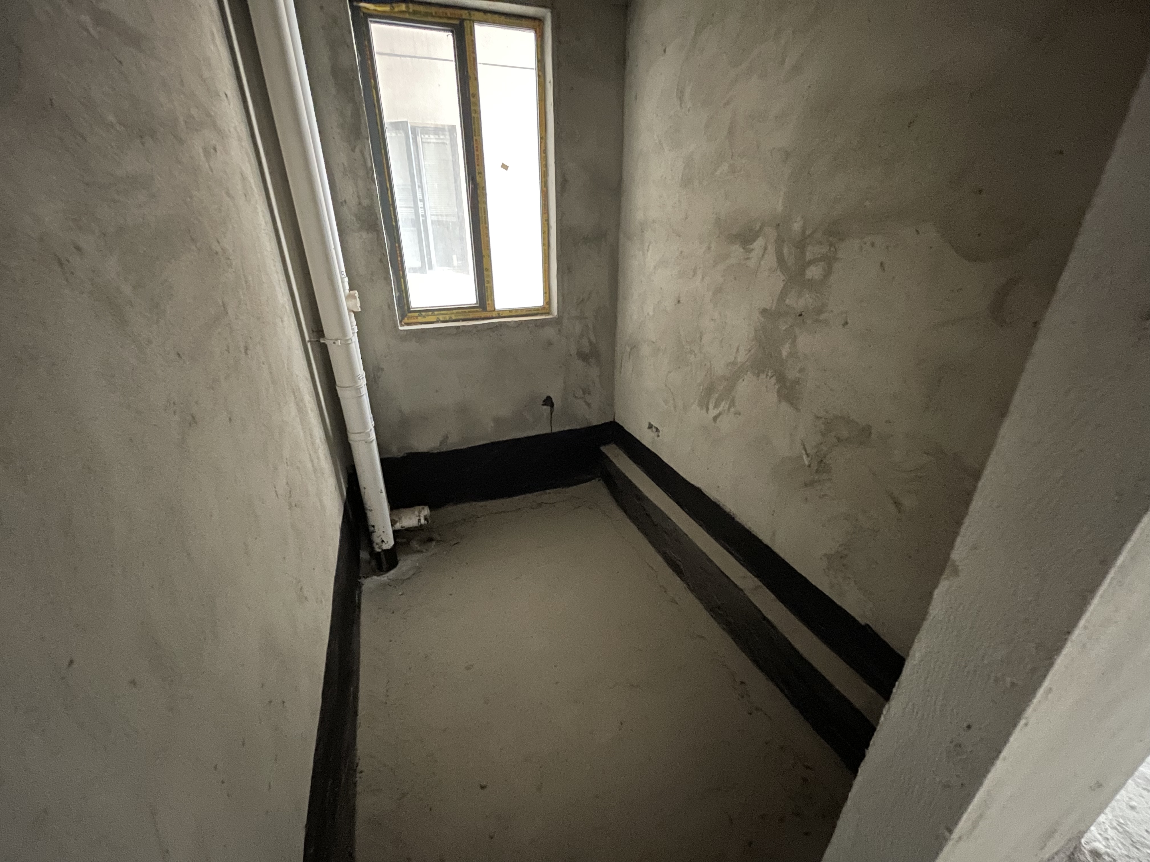 光明华府商城附近毛坯三房电梯好楼层看房有钥匙