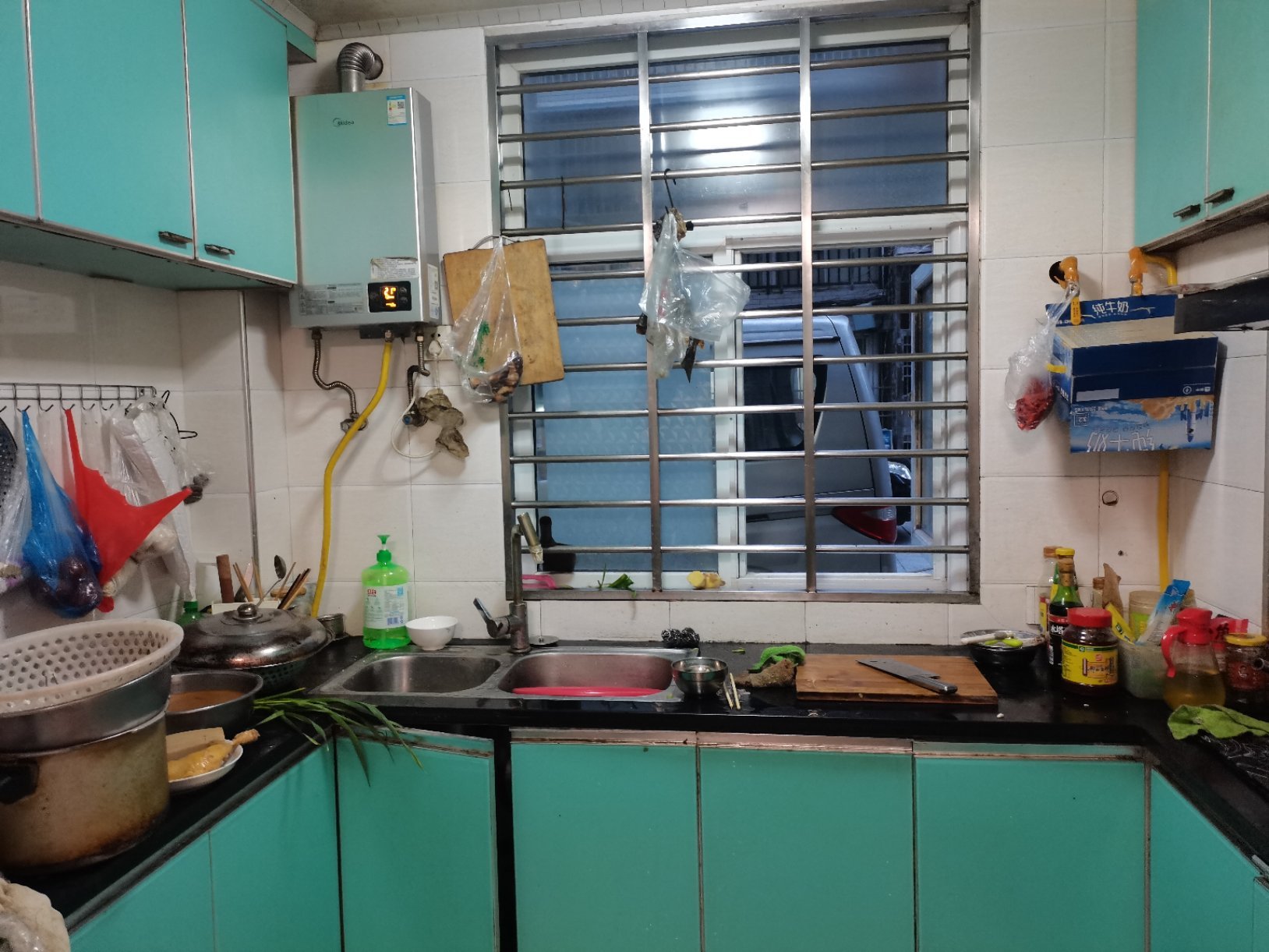 精装3室2厅2卫1，环境舒适