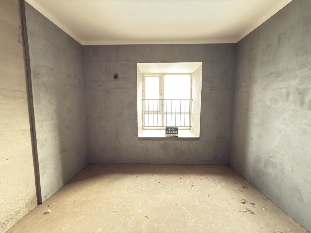 捡漏，城南，森林国际，单价4200，毛坯4房，4期，证满二