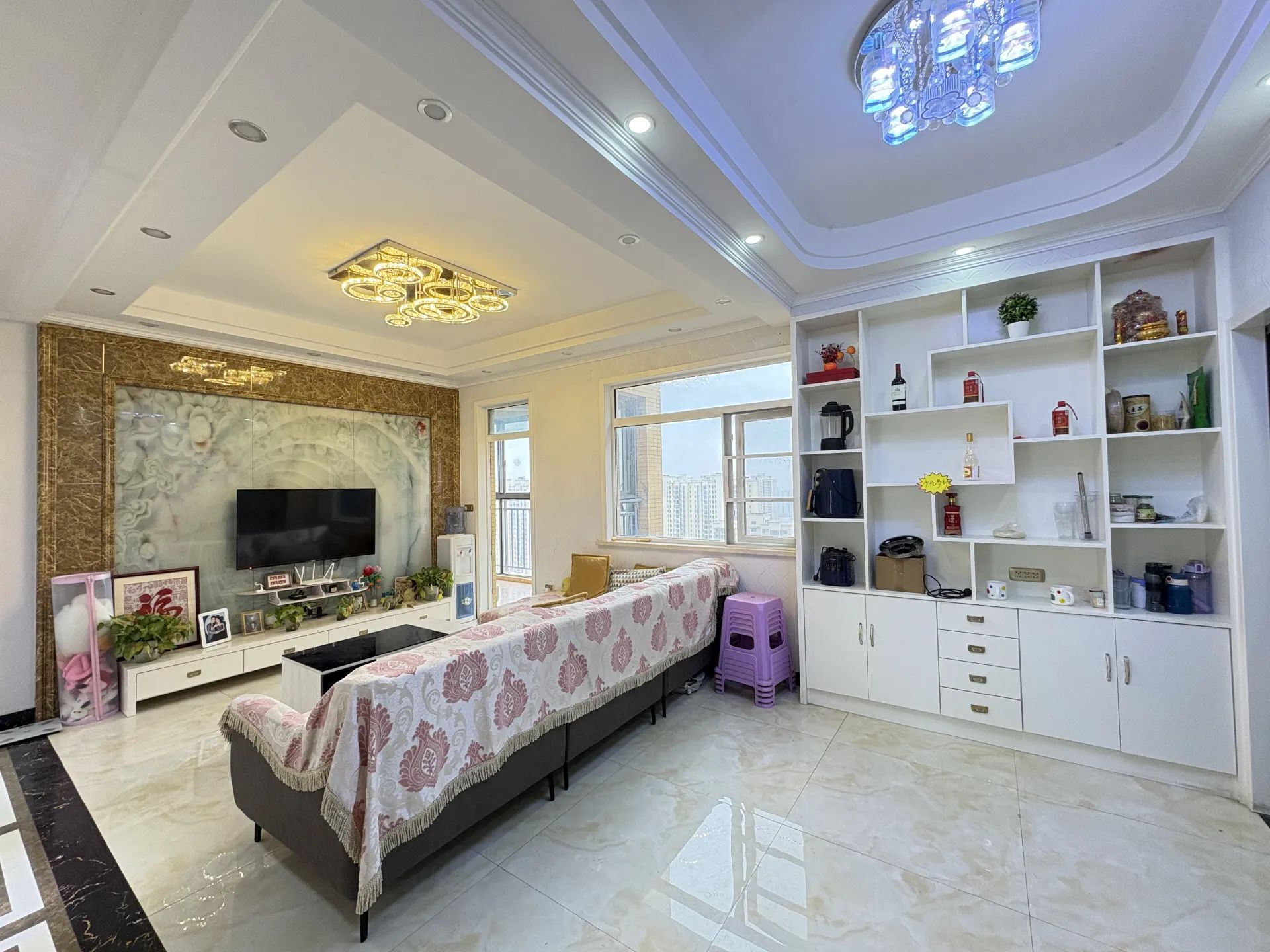 捡漏，森林国际城，不介意顶楼看过来，单价3660，全屋精装三房，