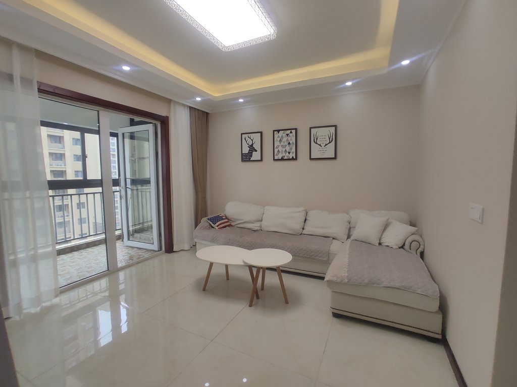 满庭春.精装供暖三房.中间楼层.证件满二.看房方便