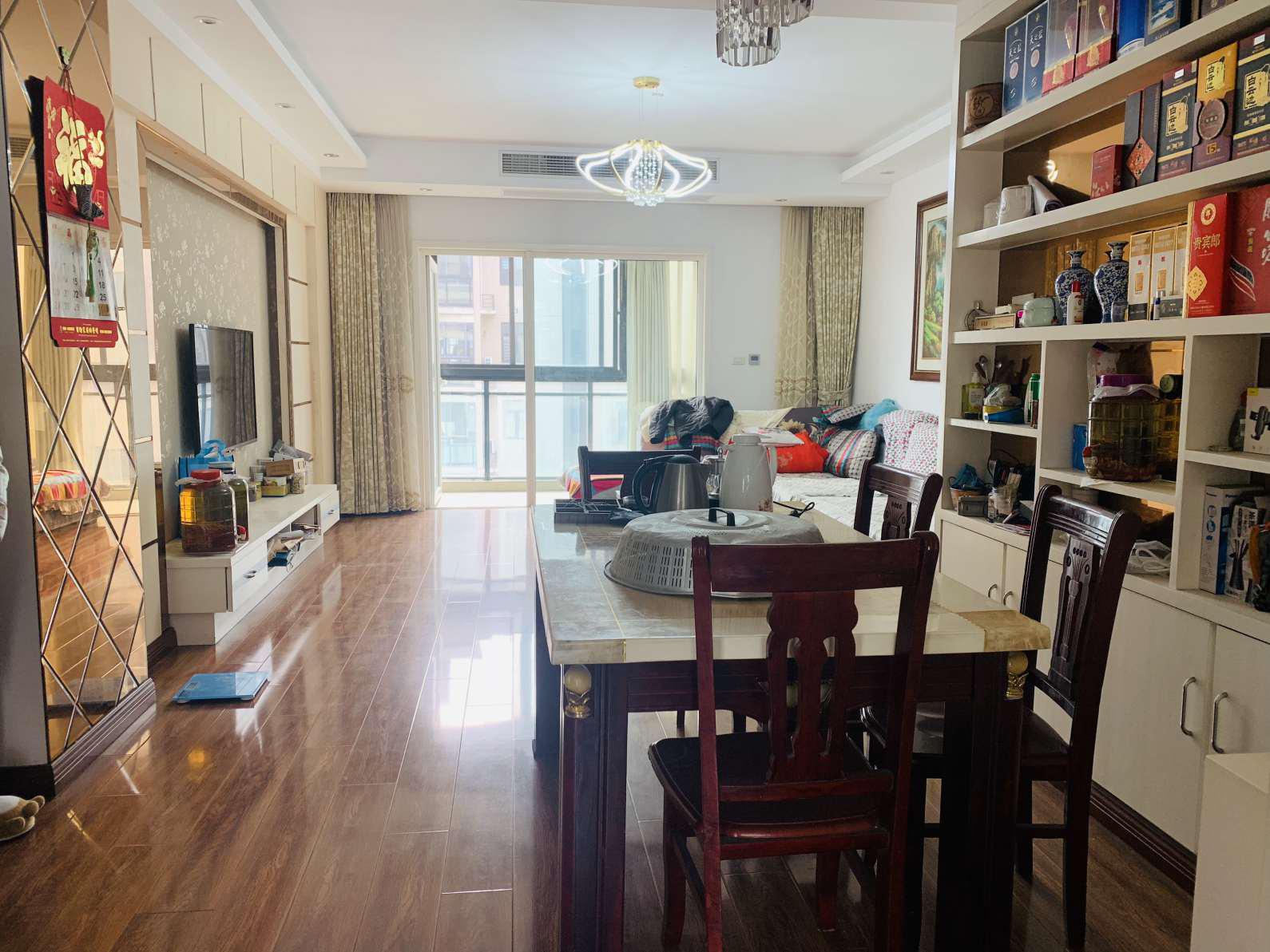 仙桃 旁，中央华府，精装四房，全屋保养好，电梯好楼层